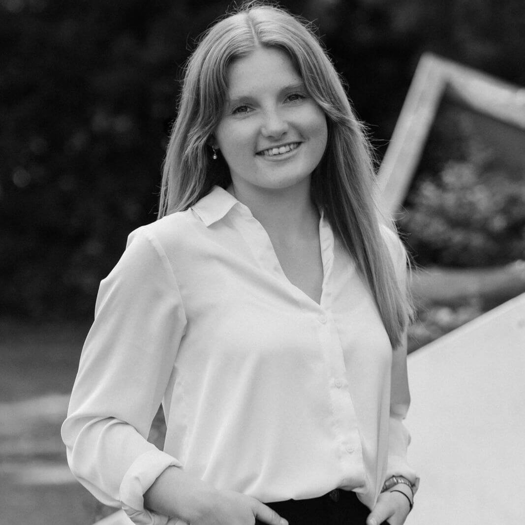 Internes Audit 8 Laura Klinzmann lächelt in dier Kamera